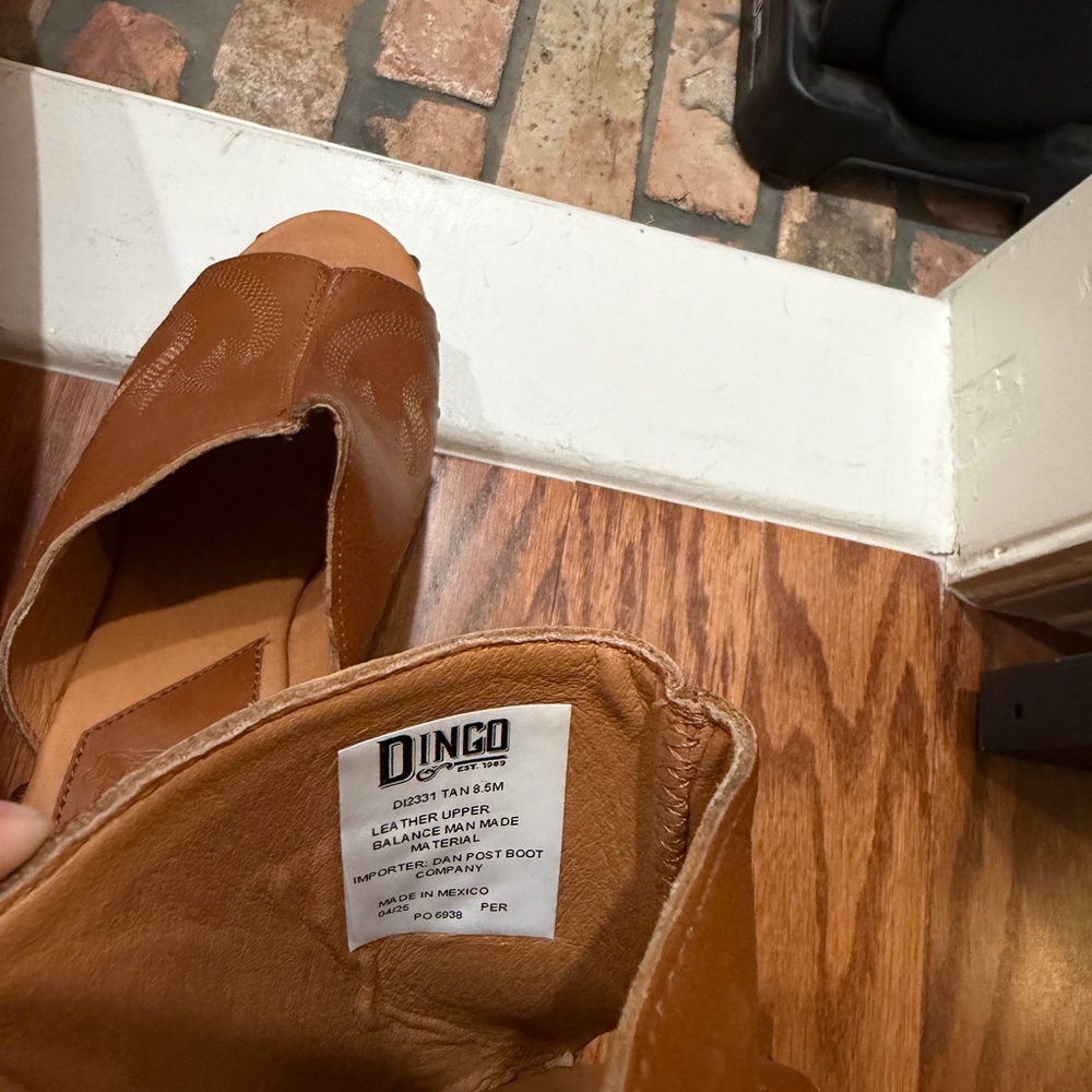 DINGO free spirit Studded Tan Platform Heels clogs new with tag- only tried on - Picture 6 of 6